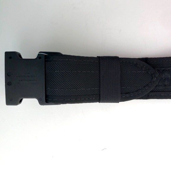 SAFARILAND DUTY BELT - Nylon with plastic buckle. Size: LARGE 38”- 44 Adjustable - Picture 6 of 12